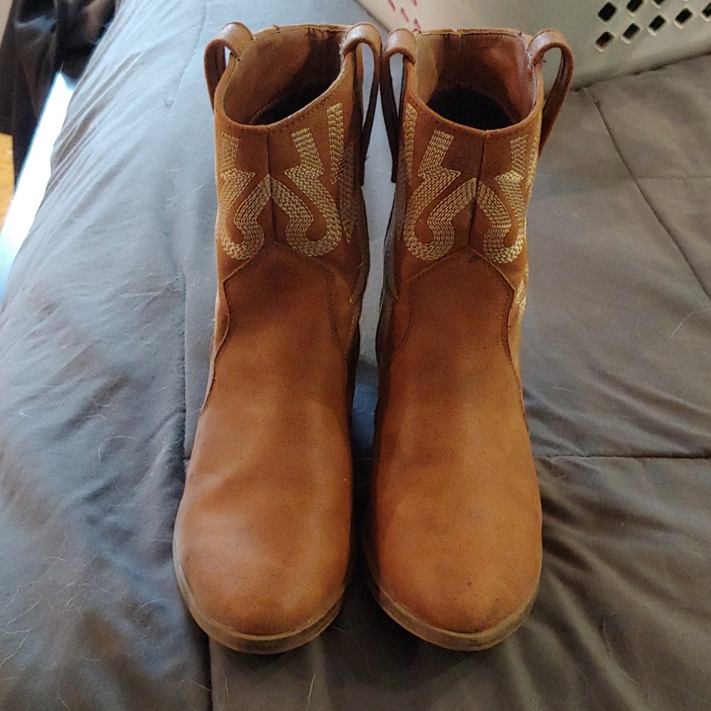 Ankle rise cowboy boots